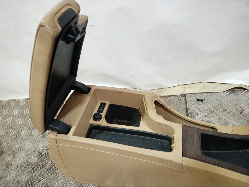 Recambio de consola central tras. para bmw serie 3 berlina (e90) 316d referencia OEM IAM BSS3S01C50 BSS3S01C50 BSS3S01C50