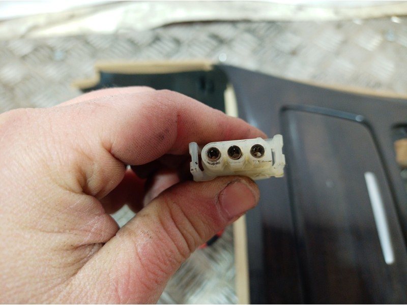 Recambio de consola central tras. para bmw serie 3 berlina (e90) 316d referencia OEM IAM BSS3S01C50 BSS3S01C50 BSS3S01C50