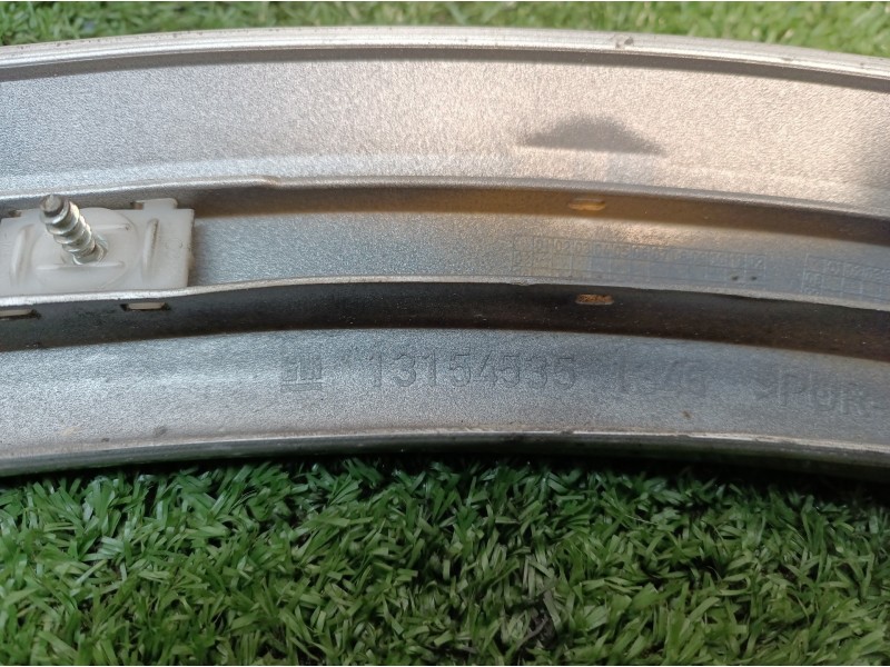 Recambio de aletin delantero izquierdo para opel zafira a design edition referencia OEM IAM 13154535 13154535 13154535