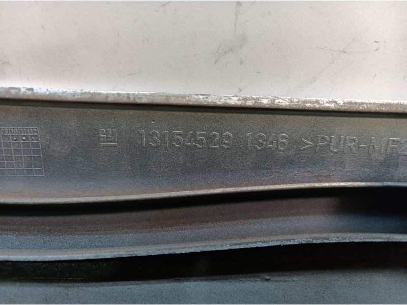 Recambio de aletin trasero izquierdo para opel zafira a design edition referencia OEM IAM 13154529  