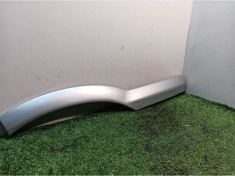 Recambio de aletin trasero izquierdo para opel zafira a design edition referencia OEM IAM 13154529  