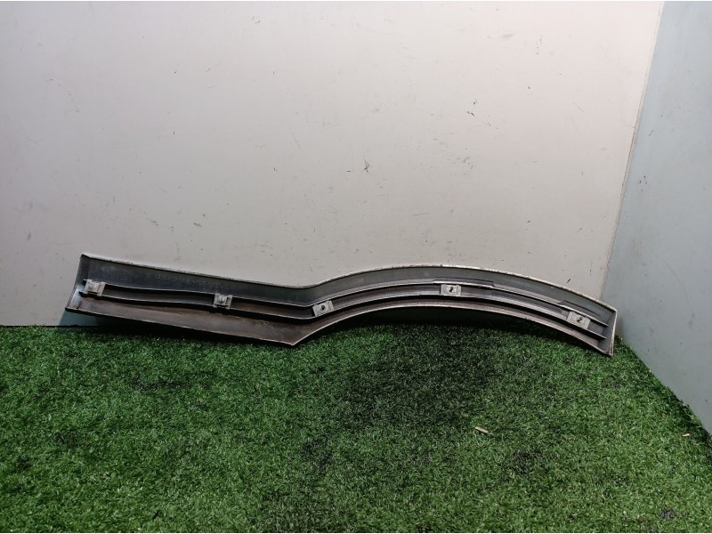 Recambio de aletin trasero izquierdo para opel zafira a design edition referencia OEM IAM 13154529  