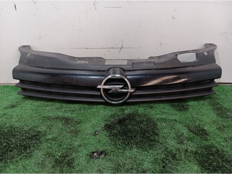 Recambio de rejilla delantera para opel astra h ber. cosmo referencia OEM IAM 13108463 13108463 13108463