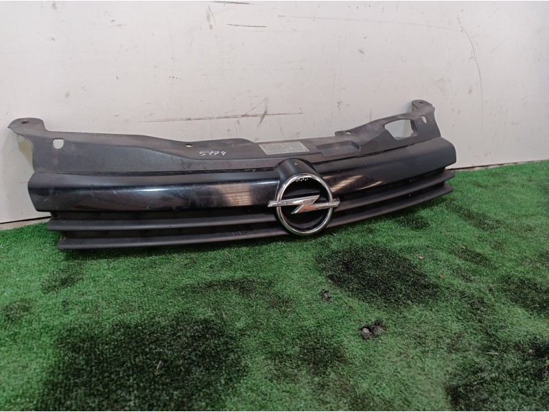Recambio de rejilla delantera para opel astra h ber. cosmo referencia OEM IAM 13108463 13108463 13108463