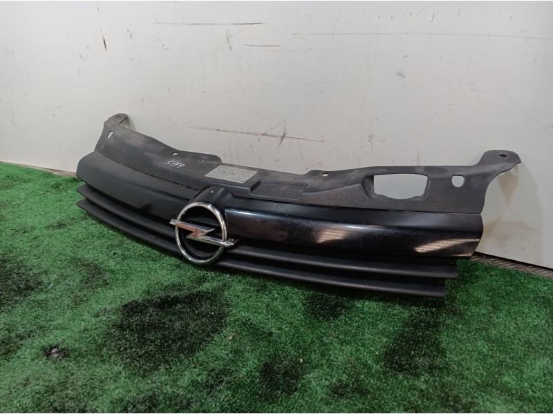 Recambio de rejilla delantera para opel astra h ber. cosmo referencia OEM IAM 13108463 13108463 13108463