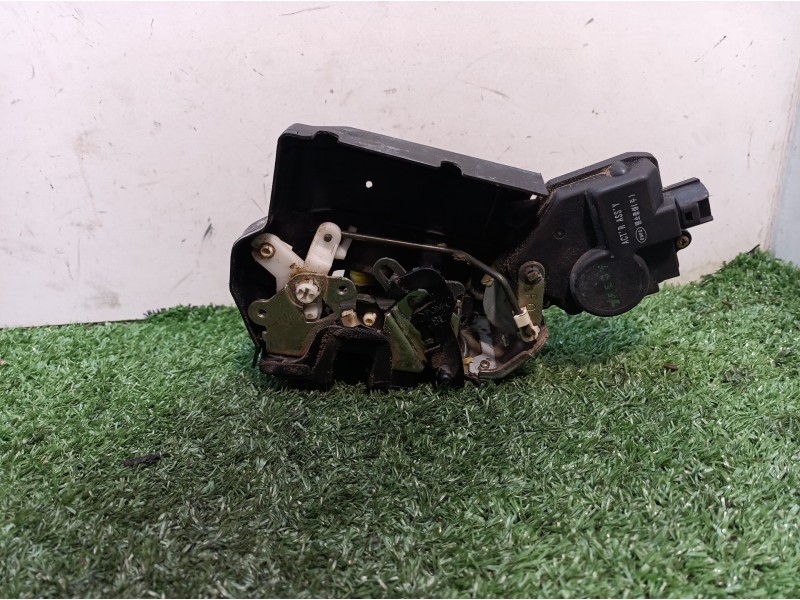 Recambio de cerradura puerta trasera izquierda para hyundai trajet (fo) 2.0 gls referencia OEM IAM   