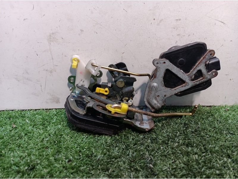 Recambio de cerradura puerta trasera derecha para hyundai trajet (fo) 2.0 gls referencia OEM IAM   