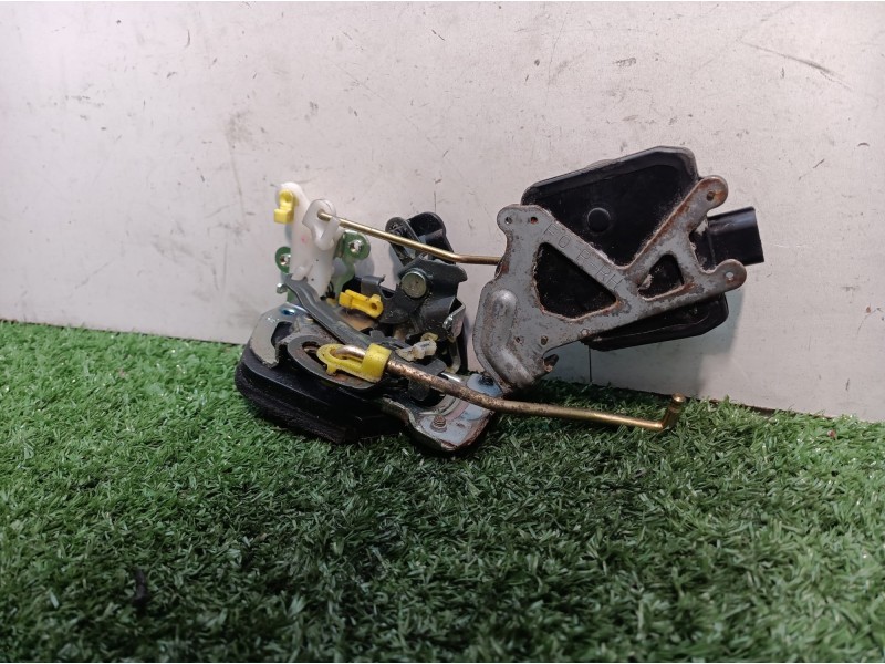 Recambio de cerradura puerta trasera derecha para hyundai trajet (fo) 2.0 gls referencia OEM IAM   