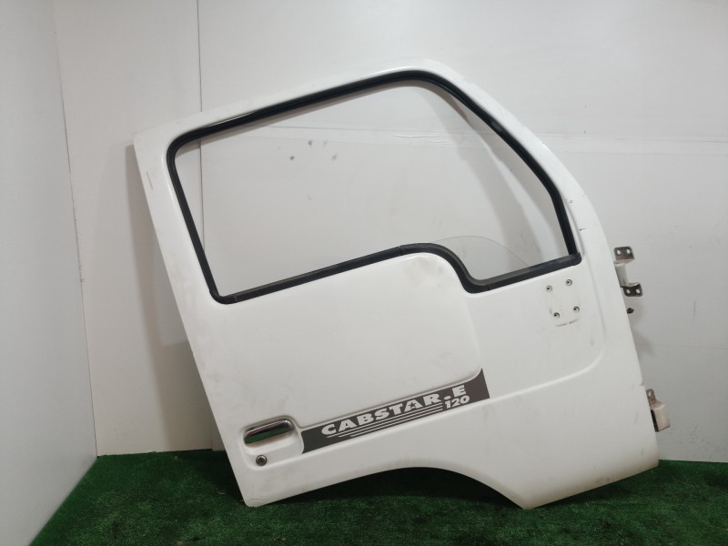 Recambio de puerta delantera derecha para nissan cabstar e 3.0 diesel referencia OEM IAM   