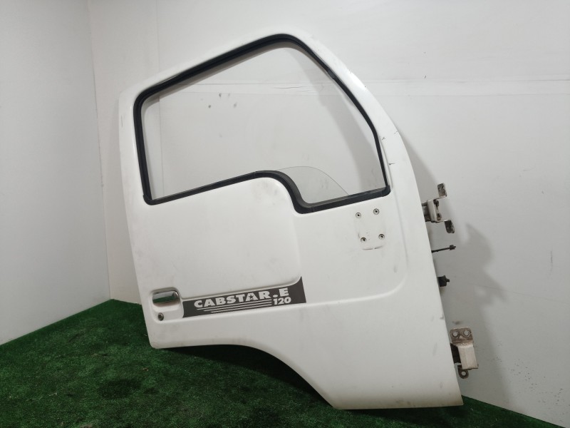 Recambio de puerta delantera derecha para nissan cabstar e 3.0 diesel referencia OEM IAM   