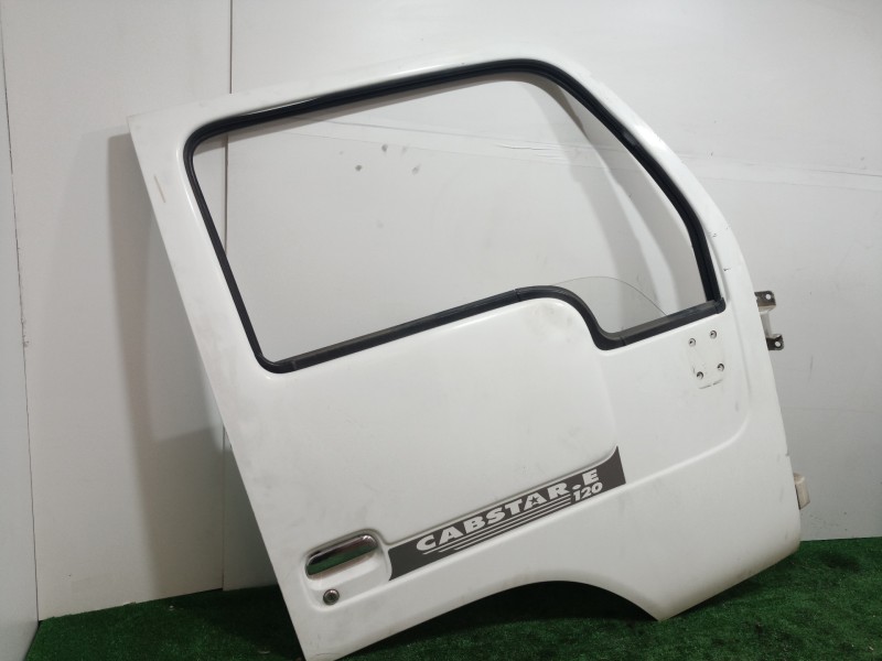 Recambio de puerta delantera derecha para nissan cabstar e 3.0 diesel referencia OEM IAM   