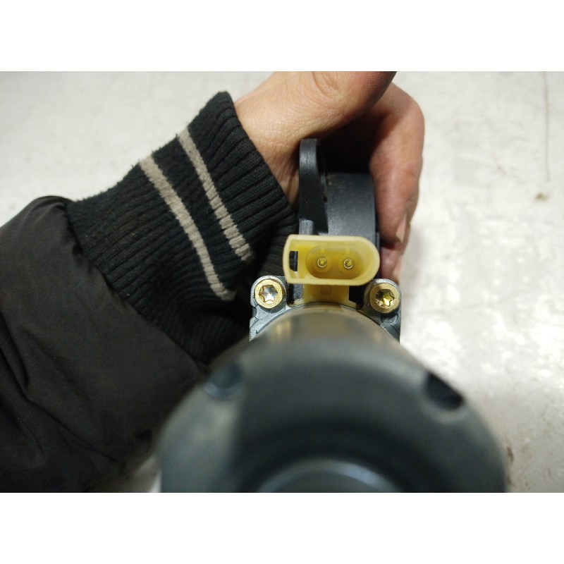 Recambio de motor elevalunas delantero izquierdo para ford fiesta (cbk) ambiente referencia OEM IAM 0130821938 0130821938 013082