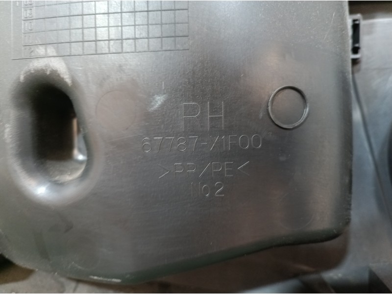 Recambio de guarnecido puerta trasera derecha para toyota auris luna+ referencia OEM IAM 67787X1F00 67787X1F00 67787X1F00