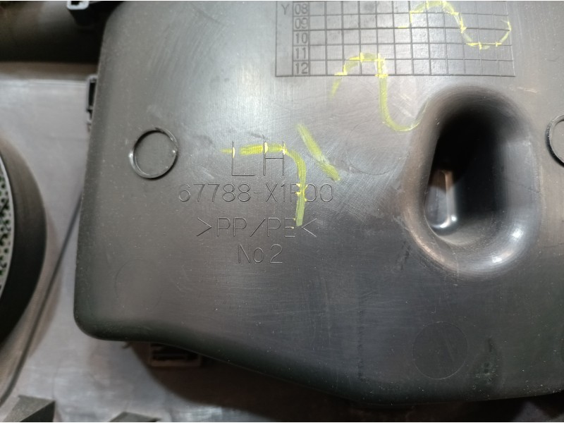 Recambio de guarnecido puerta trasera izquierda para toyota auris luna+ referencia OEM IAM 67788X1F00 67788X1F00 67788X1F00