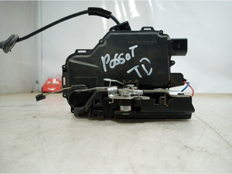 Recambio de cerradura puerta trasera derecha para volkswagen passat berlina (3b3) referencia OEM IAM 660209 660209 660209