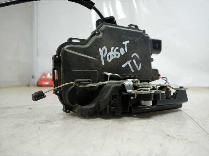 Recambio de cerradura puerta trasera derecha para volkswagen passat berlina (3b3) referencia OEM IAM 660209 660209 660209