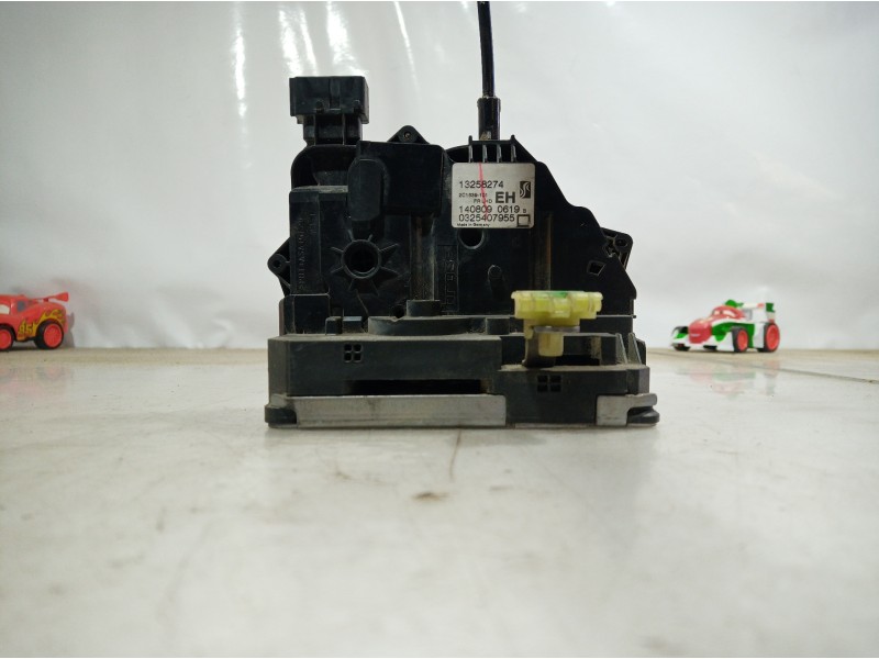 Recambio de cerradura puerta delantera derecha para opel corsa d referencia OEM IAM 13258274 13258274 13258274