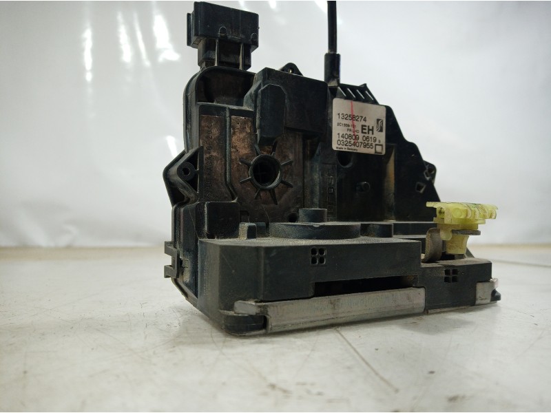 Recambio de cerradura puerta delantera derecha para opel corsa d referencia OEM IAM 13258274 13258274 13258274