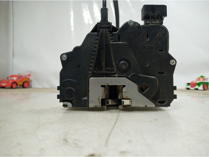 Recambio de cerradura puerta delantera derecha para opel corsa d referencia OEM IAM 13258274 13258274 13258274
