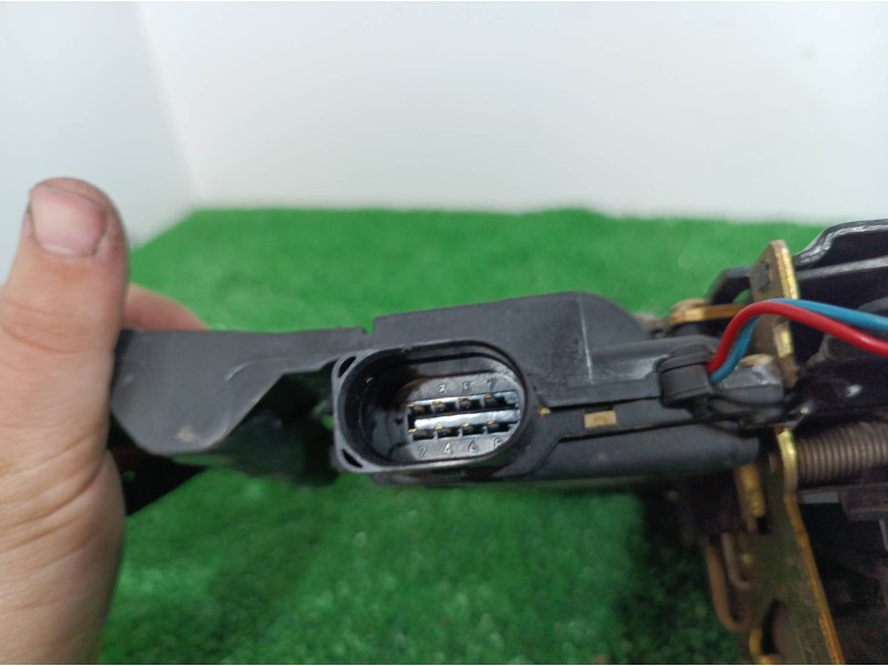 Recambio de cerradura puerta delantera derecha para volkswagen passat berlina (3b2) comfortline referencia OEM IAM 3B1837016A 3B