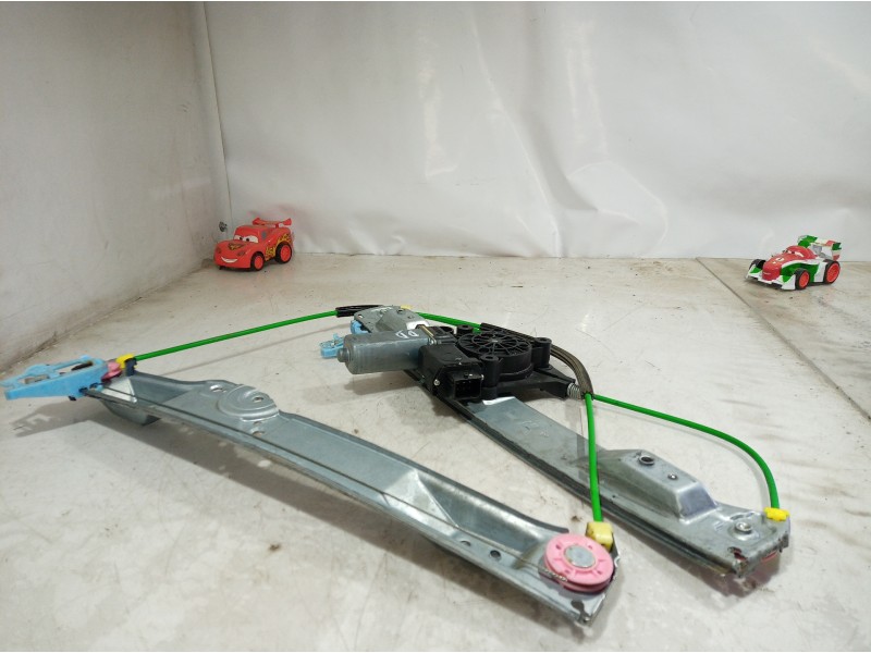 Recambio de elevalunas delantero derecho para opel corsa d referencia OEM IAM 72005001 72005001 72005001