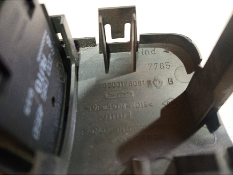 Recambio de mando luces para renault megane ii classic berlina 1.9 dci diesel referencia OEM IAM 8200176081 8200176081 820017608