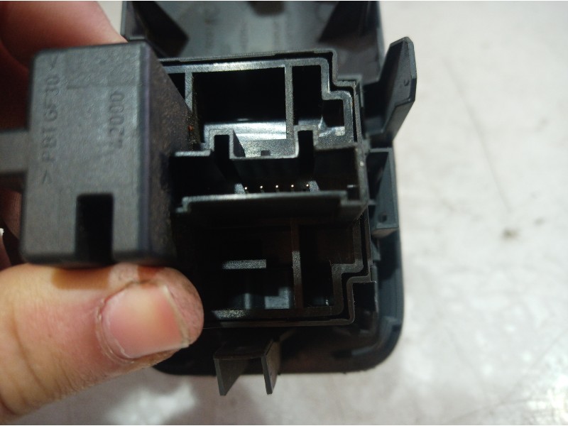 Recambio de mando luces para renault megane ii classic berlina 1.9 dci diesel referencia OEM IAM 8200176081 8200176081 820017608