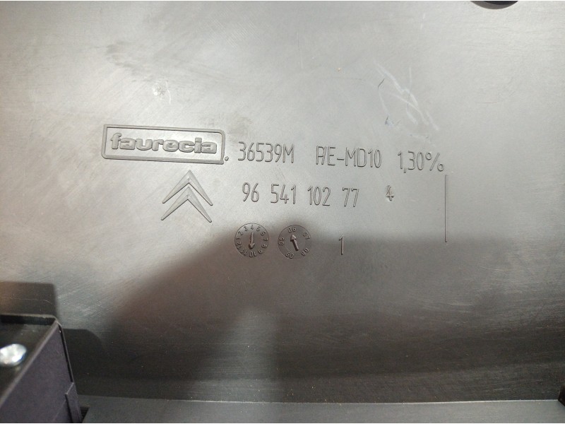 Recambio de moldura para citroën c4 picasso millenium referencia OEM IAM 9654110277 9654110277 9654110277