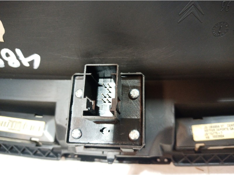 Recambio de moldura para citroën c4 picasso millenium referencia OEM IAM 9654110277 9654110277 9654110277