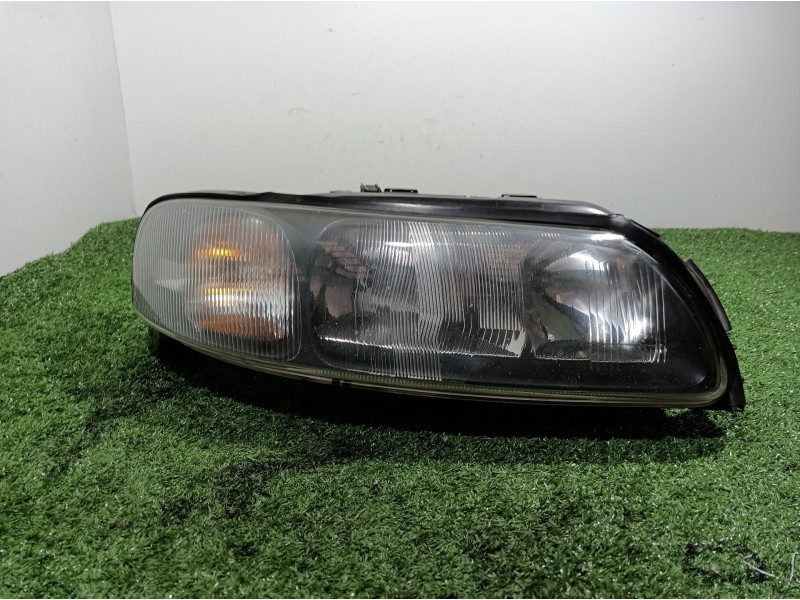 Recambio de faro derecho para volvo s60 berlina referencia OEM IAM 8620687 8620687 89004806