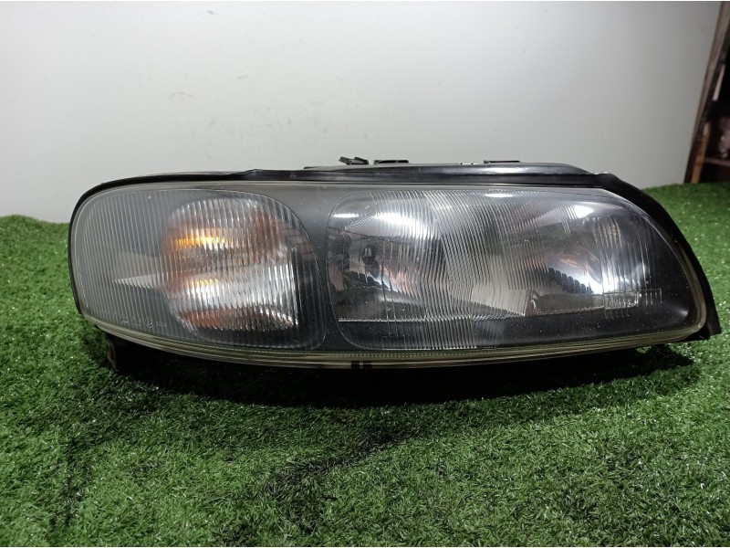Recambio de faro derecho para volvo s60 berlina referencia OEM IAM 8620687 8620687 89004806