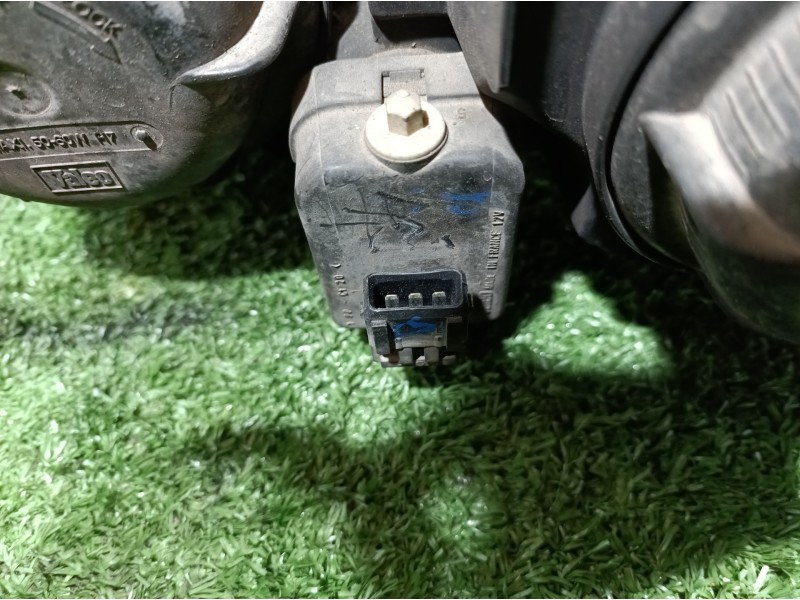 Recambio de faro derecho para volvo s60 berlina referencia OEM IAM 8620687 8620687 89004806