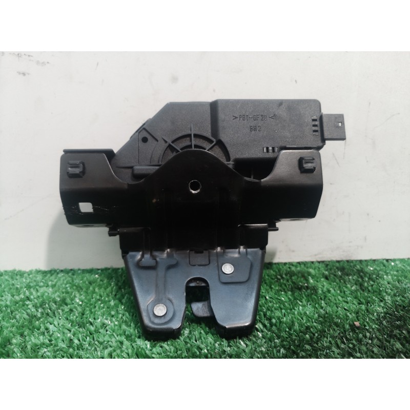 Recambio de cerradura maletero / porton para bmw serie 3 berlina (e46) 318i referencia OEM IAM 8196401 8196401 8196401