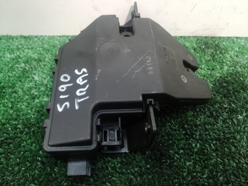 Recambio de cerradura maletero / porton para bmw serie 3 berlina (e46) 318i referencia OEM IAM 8196401 8196401 8196401