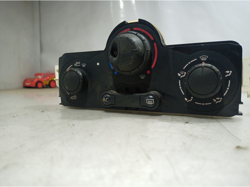 Recambio de mando calefaccion / aire acondicionado para renault megane ii berlina 5p referencia OEM IAM 68420001 68420001 684200