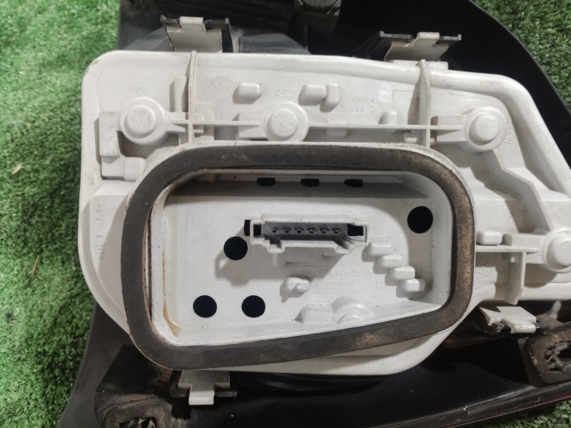 Recambio de piloto trasero izquierdo para volkswagen polo (9n1) conceptline referencia OEM IAM 6Q6945095B 6Q6945095B 6Q6945111A