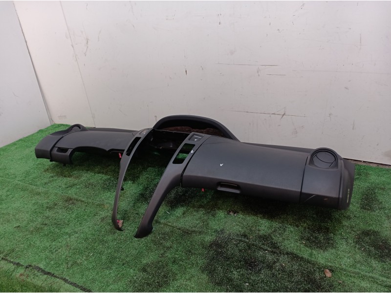 Recambio de salpicadero para toyota yaris (ksp9/scp9/nlp9) básico referencia OEM IAM   