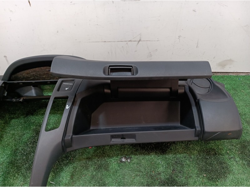 Recambio de salpicadero para toyota yaris (ksp9/scp9/nlp9) básico referencia OEM IAM   