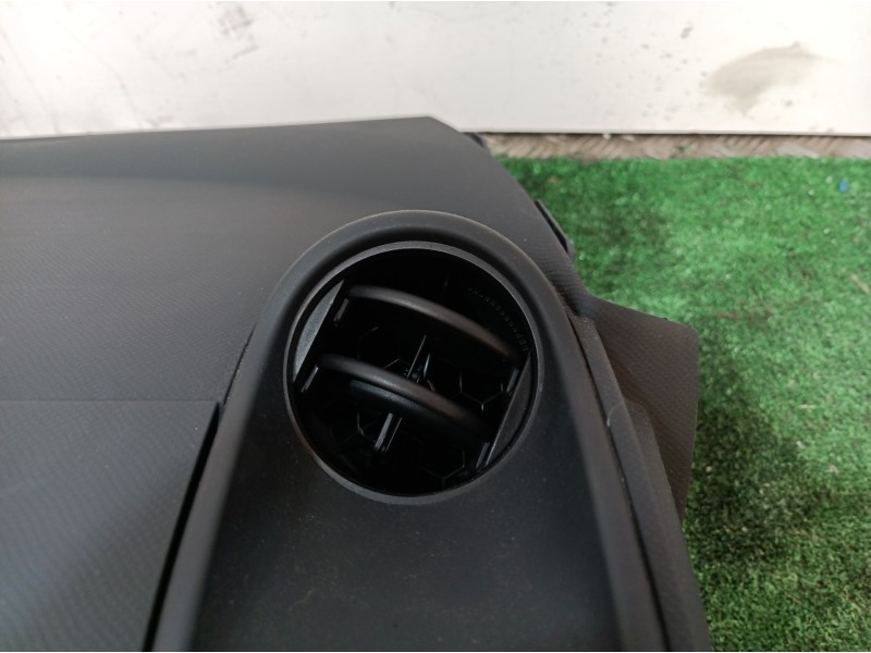 Recambio de salpicadero para toyota yaris (ksp9/scp9/nlp9) básico referencia OEM IAM   