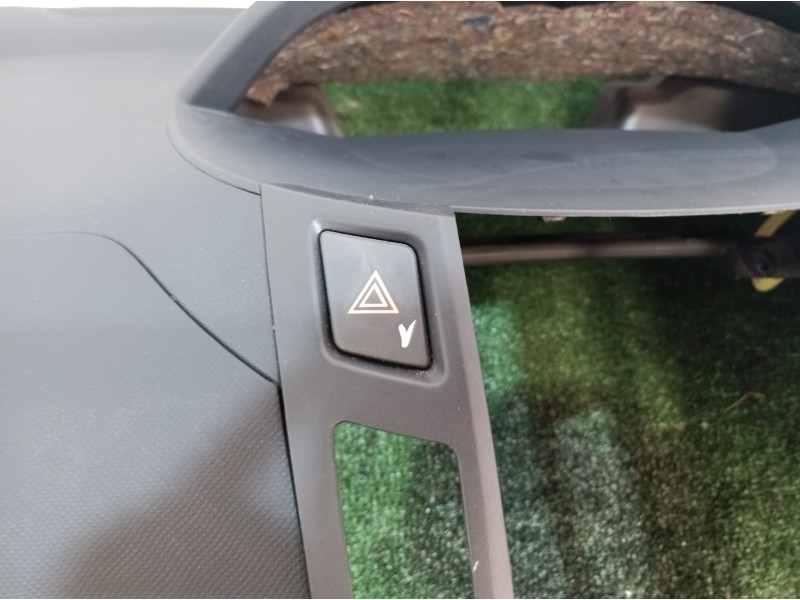 Recambio de salpicadero para toyota yaris (ksp9/scp9/nlp9) básico referencia OEM IAM   