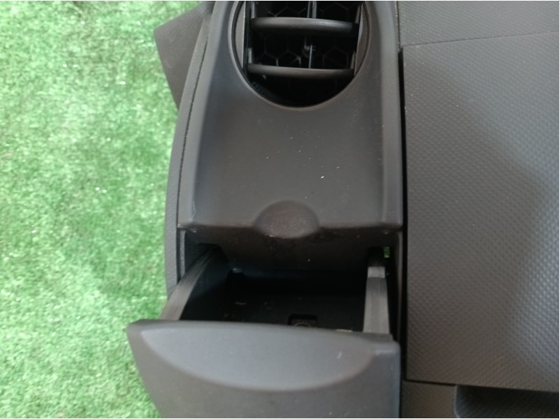 Recambio de salpicadero para toyota yaris (ksp9/scp9/nlp9) básico referencia OEM IAM   