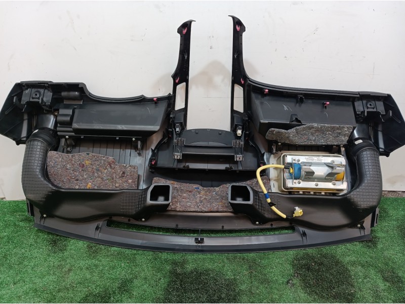 Recambio de salpicadero para toyota yaris (ksp9/scp9/nlp9) básico referencia OEM IAM   