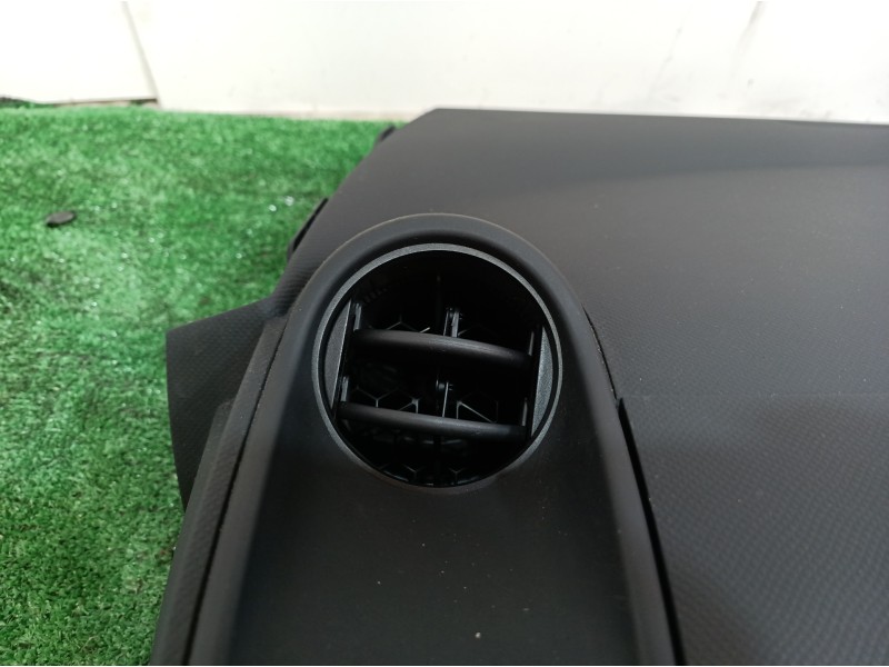 Recambio de salpicadero para toyota yaris (ksp9/scp9/nlp9) básico referencia OEM IAM   