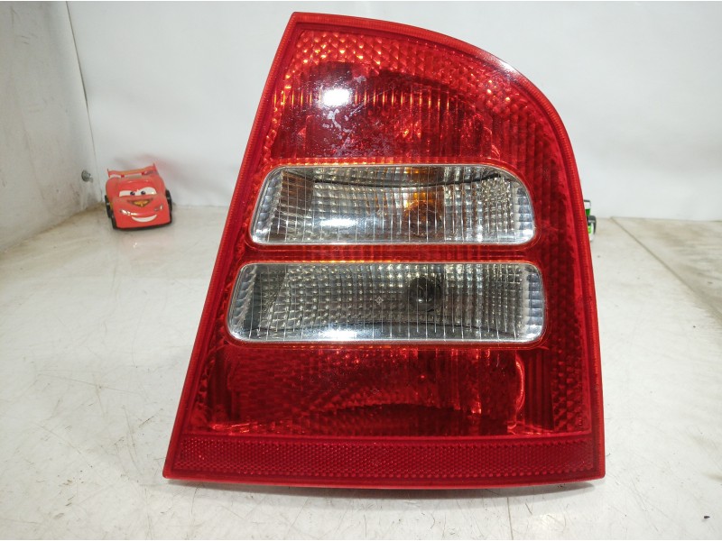 Recambio de piloto trasero derecho para skoda octavia berlina (1u2) referencia OEM IAM 1U6945112 1U6945112 1U6945112