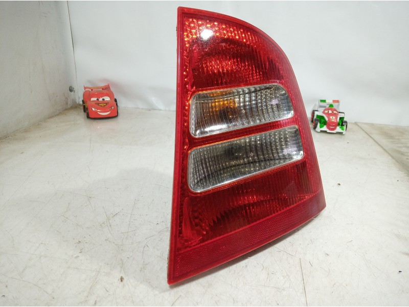 Recambio de piloto trasero derecho para skoda octavia berlina (1u2) referencia OEM IAM 1U6945112 1U6945112 1U6945112