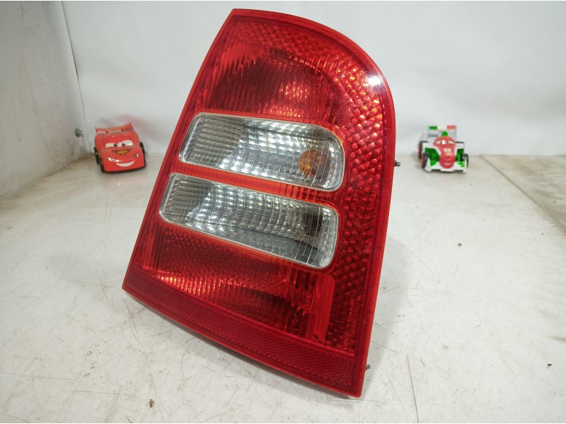 Recambio de piloto trasero derecho para skoda octavia berlina (1u2) referencia OEM IAM 1U6945112 1U6945112 1U6945112