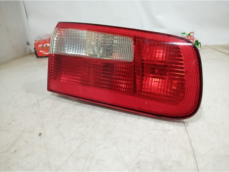 Recambio de piloto trasero izquierdo para renault laguna ii grandtour (kg0) referencia OEM IAM 8200002475 8200002475 8200002475