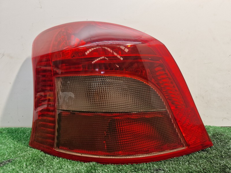 Recambio de piloto trasero izquierdo para toyota yaris (ksp9/scp9/nlp9) básico referencia OEM IAM   