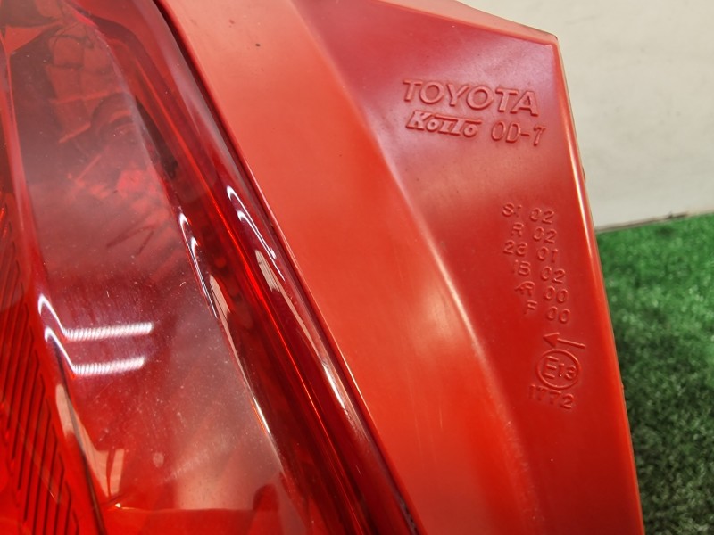 Recambio de piloto trasero izquierdo para toyota yaris (ksp9/scp9/nlp9) básico referencia OEM IAM   