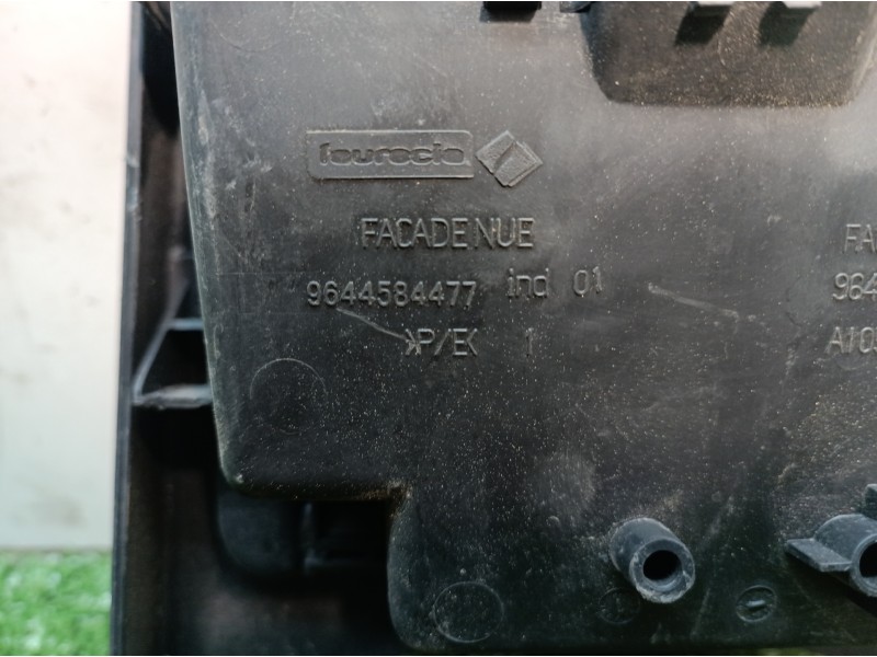 Recambio de guantera para peugeot 207 xs referencia OEM IAM 9644584477 9644584477 A1050015